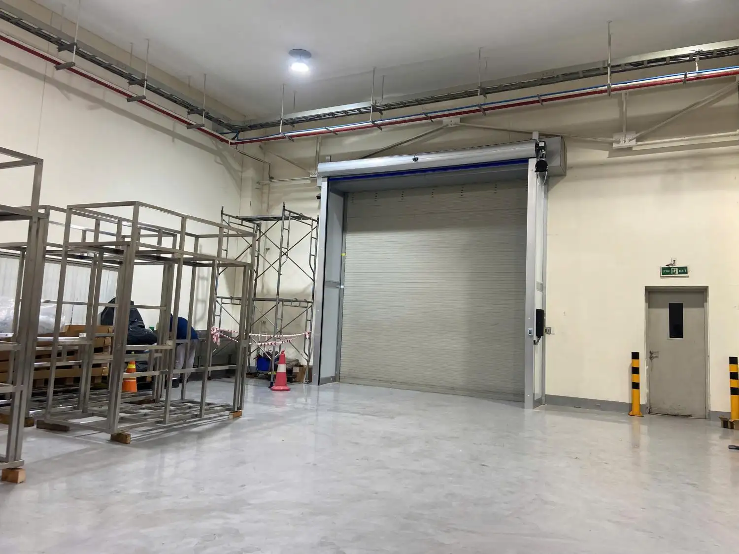 Thi Công và Lắp Đặt Cửa Cuốn Nhanh